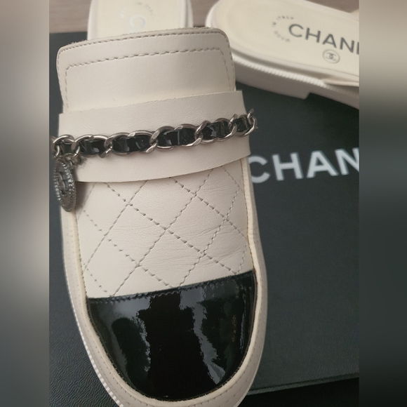 AUTHENTIC CHANEL QUILTED FLATS - Picture 4 of 4